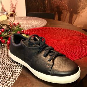 Size 8 Roots Sneakers